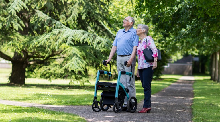 How to correctly use a rollator outdoors - Rollz International