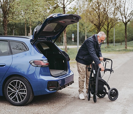 Foldable electric wheelchair fits easily in car